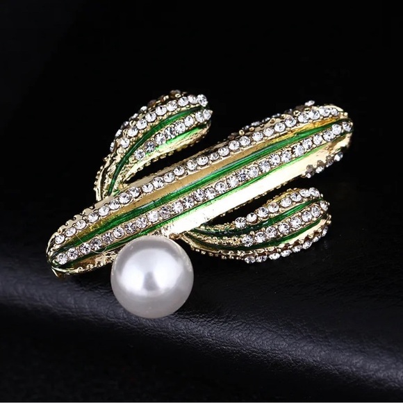 Desert Cactus Brooch - Picture 2 of 3